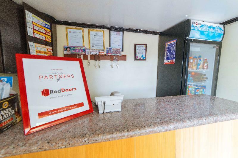Reddoorz Premium @ Sta Rosa Tagaytay Road Hotel Silang Exterior photo